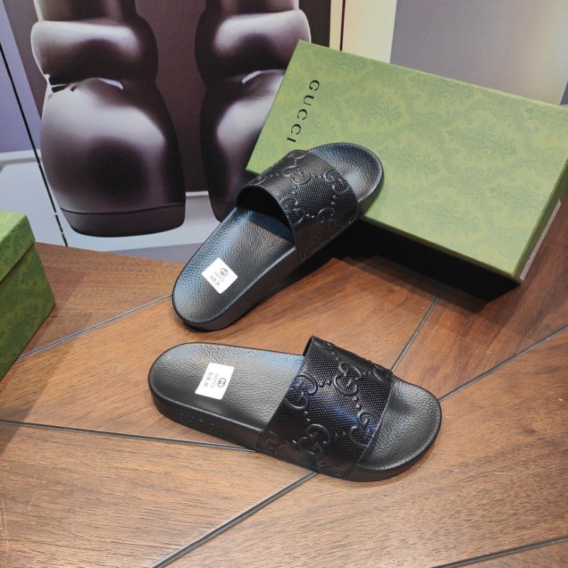 G*u*i slippers